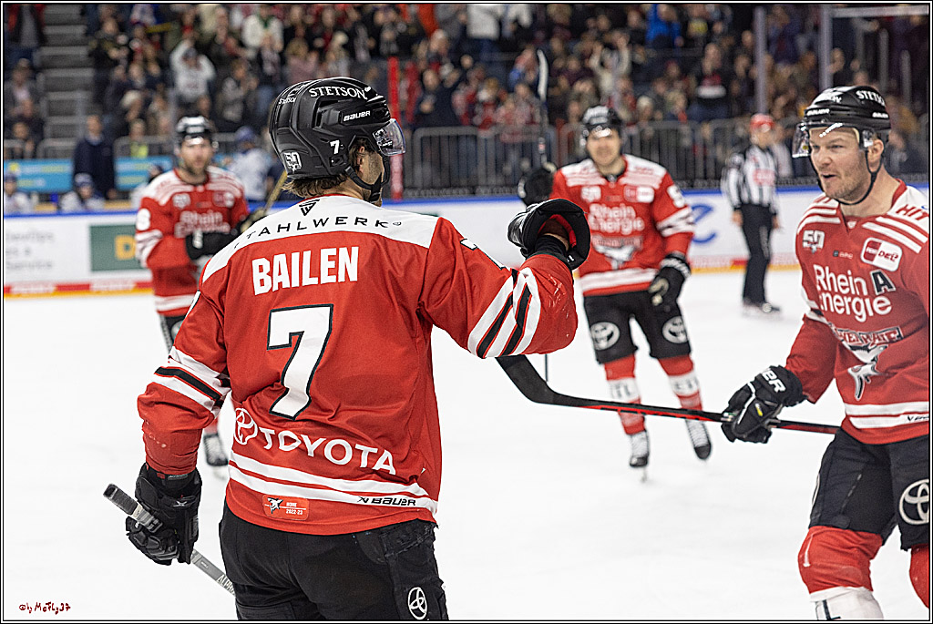PENNY DEL;  Koelner Haie - Straubing Tigers; Koeln, 28.12.2022